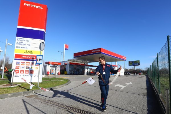 Petrol zatvorio pumpe