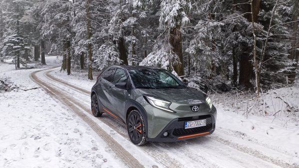 Toyota Aygo X Limited  na snijegu