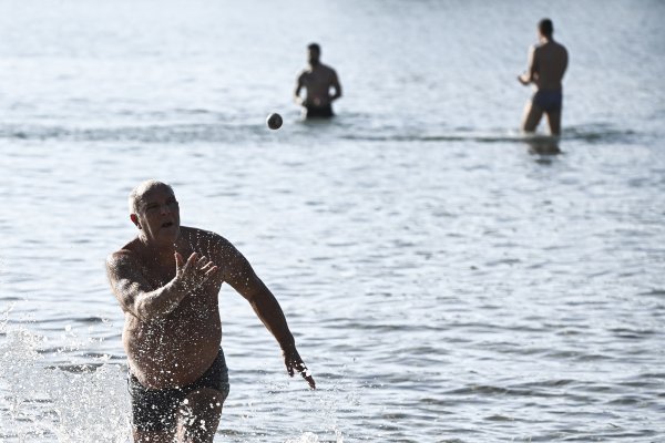 Novogodišnji picigin na plaži Bačvice