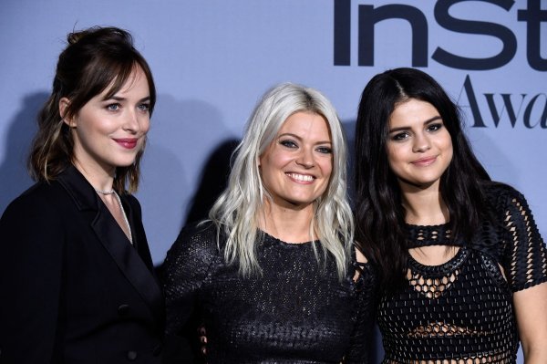 Dakota Johnson, Kate Young i Selena Gomez