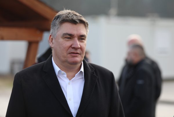 Milanović posjetio kontejnersko naselje u Sisku