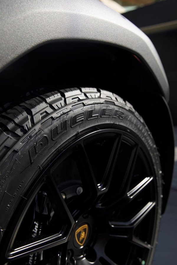 Bridgestone Dueler All-Terrain AT002 za Lamborghini Huracán Sterrato