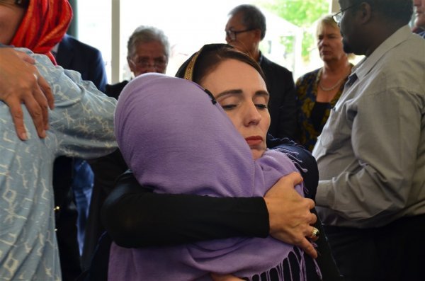 Jacinda Ardern s pripadnicima muslimanske zajednice nakon napada u Christchurchu