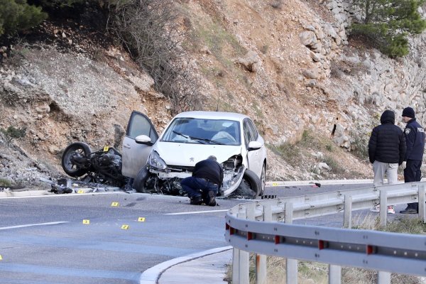 Motociklist poginuo u sudaru s automobilom kod Piska