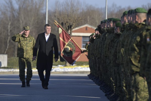 Zoran Milanović u petrinjskoj vojarni