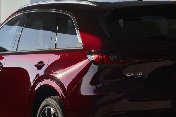 Mazda predstavila potpuno novi CX-90