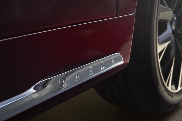 Mazda predstavila potpuno novi CX-90