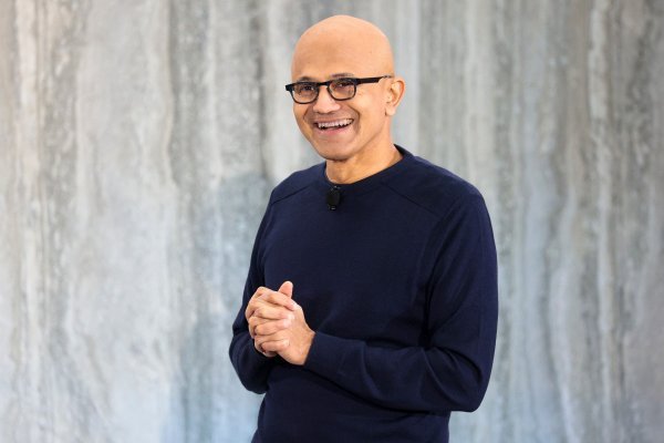 Microsoftov direktor Satya Nadella tijekom govora o integraciji ChatGPT-a u Bing. Microsoftov relativno nepopularan sustav za pretragu dobit će moćne značajke umjetne inteligencije, rekao je Nadella