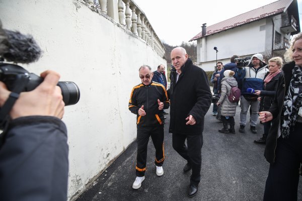 Tomašević i Bačić obišli objekte na Markuševcu oštećene u potresu