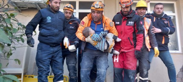 Spašeni iz ruševina