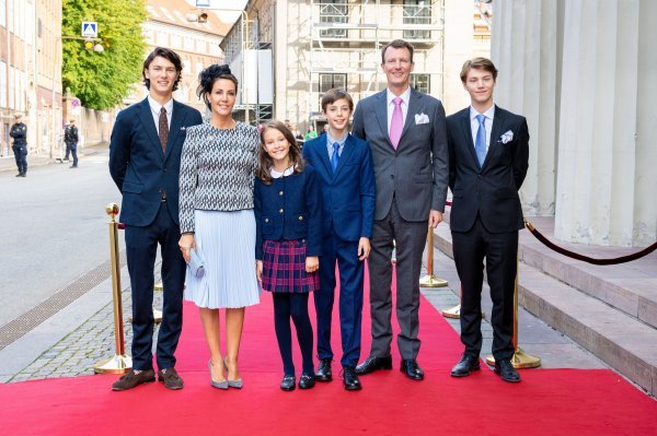 Danski princ Joachim s djecom, kojima je kraljica oduzela titule