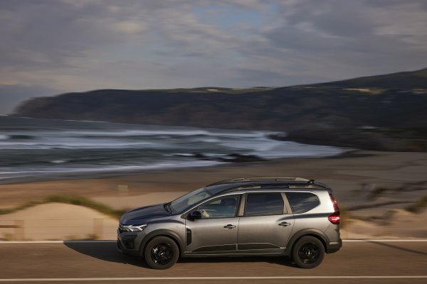 Dacia Jogger Hybrid 140, EXTREME 7 sjedala, siva Schiste Gray boja: Svjetska premijera