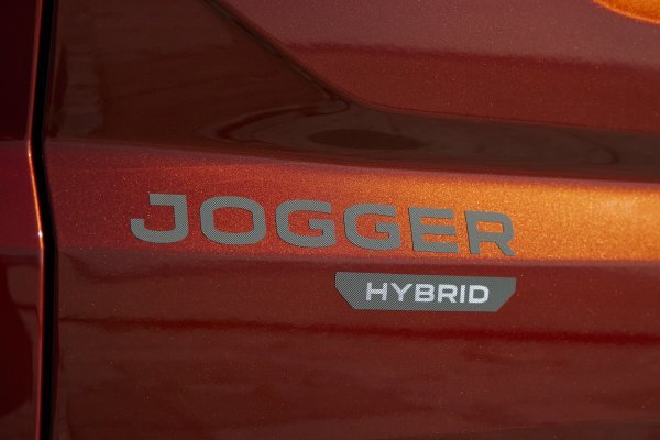 Dacia Jogger Hybrid 140, EXPRESSION 7 sjedala, smeđa Terracotta boja: Svjetska premijera