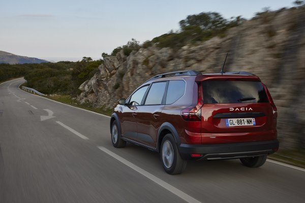 Dacia Jogger Hybrid 140, EXPRESSION 7 sjedala, smeđa Terracotta boja: Svjetska premijera