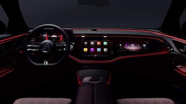 Mercedes najavio novu E-klasu predstavljanjem detalja njegove kabine