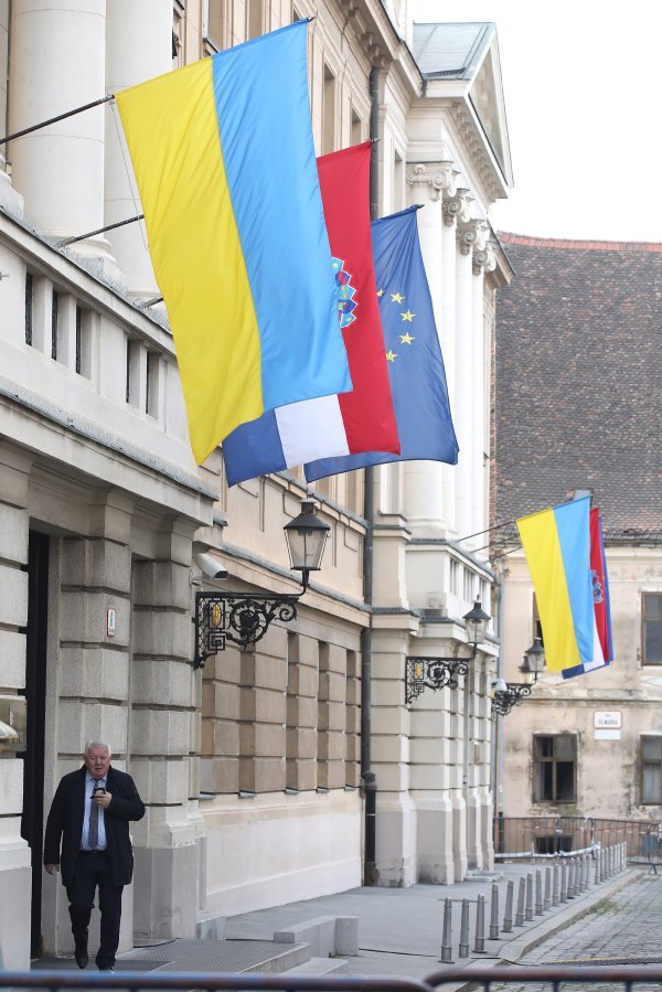 Zastava Ukrajine izvješena na Trgu svetog Marka