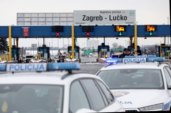 Zagreb: Policija na Lučkom dočekuje pripadnike Torcide