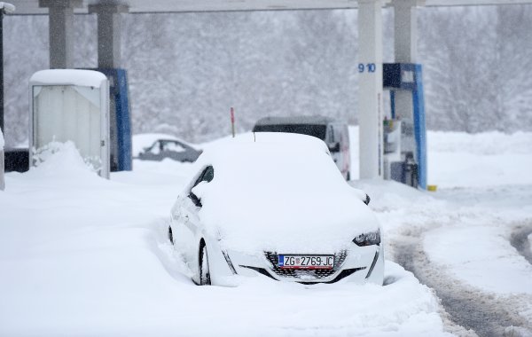 Odmorište Zir na A1 u snježnim nanosima