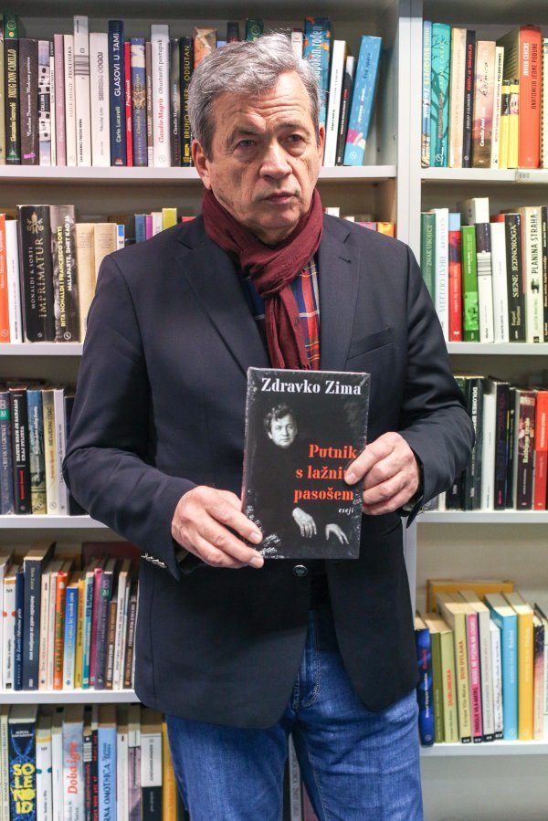 Predstavljena knjiga 'Putnik s lažnim pasošem' Zdravka Zime
