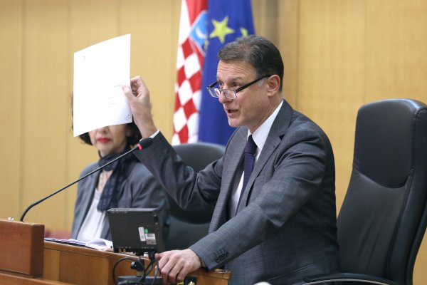 Rasprava Marije Selak Raspudić i Gordana Jandrokovića na početku sjednice Sabora