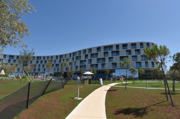 Maistra, dio Adris Grupe