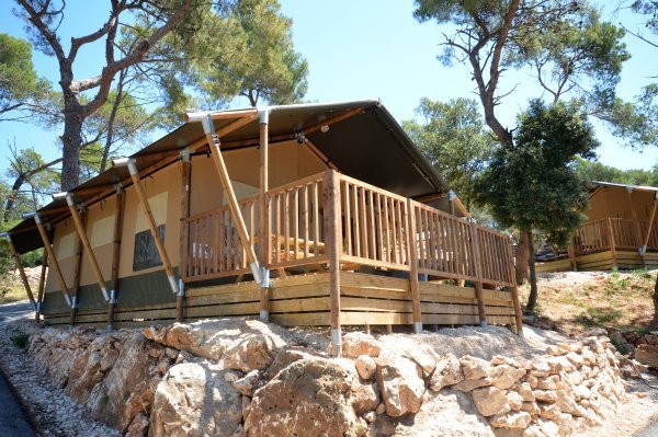 Arena Hospitality Group, kamp Pomer