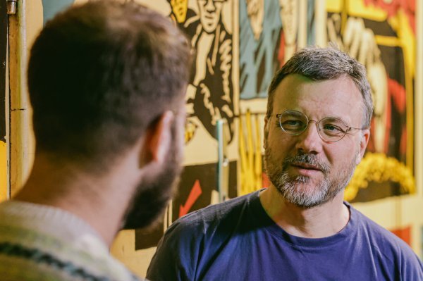 'Naslov knjige je preuzet iz stiha jedne od njegovih najpoznatijih pjesama "Javorova grana", koja je začudna i pruža mašti različita rješenja'