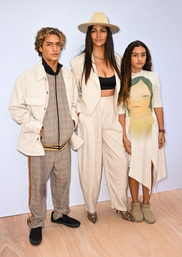 Levi, Camila i Vida Alves McConaughey