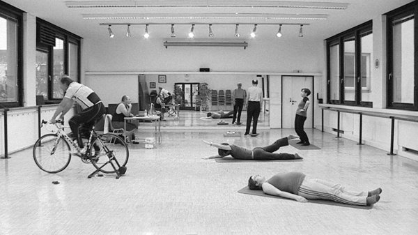 Josef Dabernig, Izlet u fitness, 2010, Videostill, (c) Bildrecht, Vienna, 2022_3