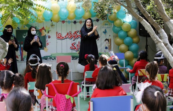 Djevojačka škola u Iranu za vrijeme pandemije covida-19