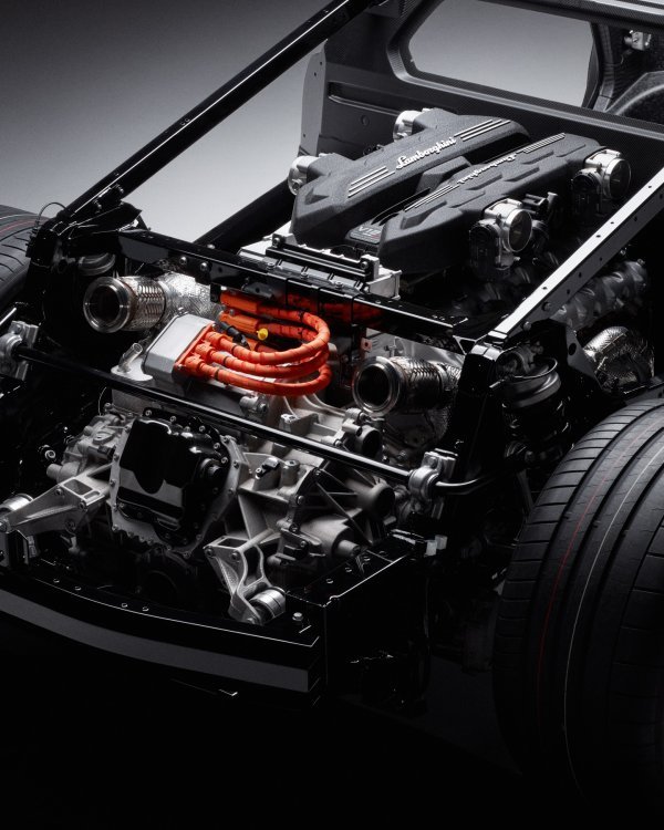 Lamborghini najavio senzacionalni, prvi svjetski HPEV: LB744
