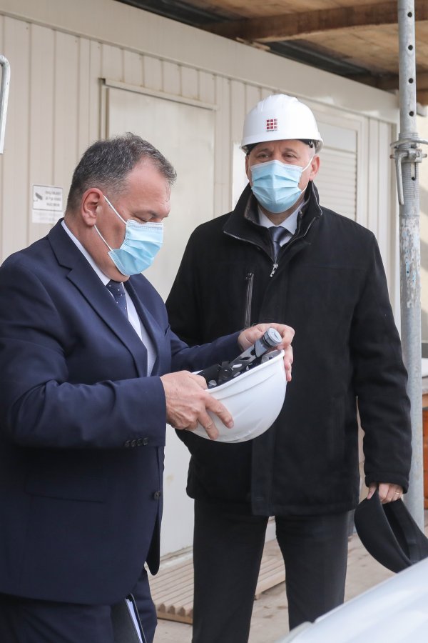 Bačić i Beroš obišli gradilište obnove KB Merkur