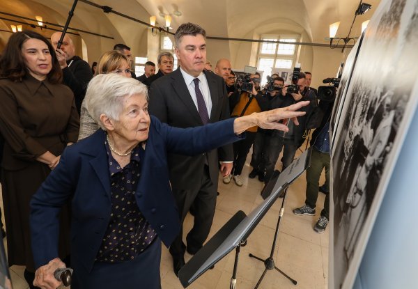 Zoran Milanović obišao je izložbu pod nazivom "Dora - Zapis na brezovoj kori"