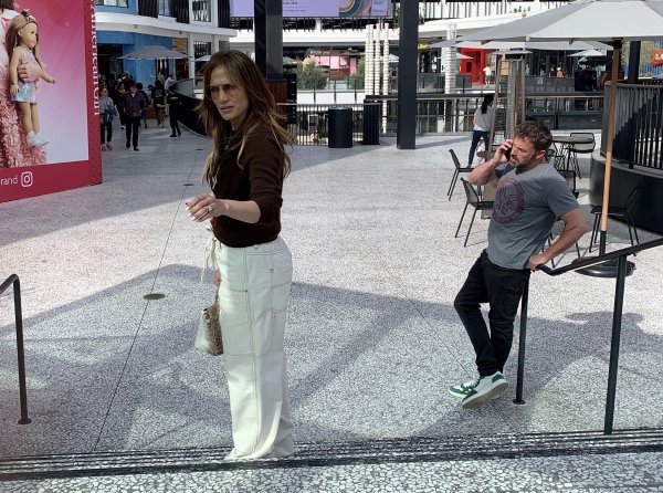 Jennifer Lopez s torbicom Hermes Himalaya