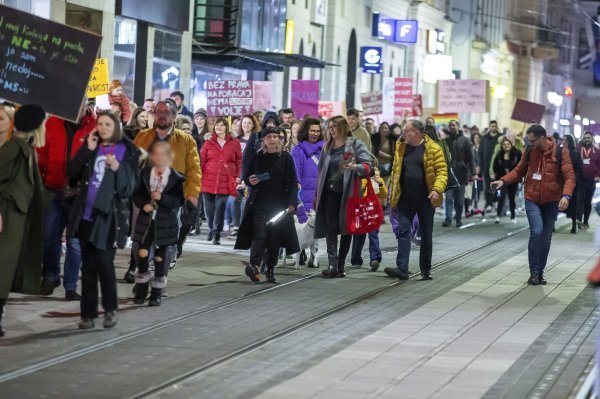Noćni marš za Dan žena u Osijeku