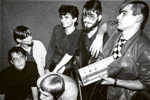 Bend Korowa Bar u Kulušiću, gore: Hrvoje Piletić Pile, Mance, Tomo Johannes in der Mühlen i Igor Zambeli Slojmun, dolje: Dražen Pencel Pink i Jurij Novoselić Nitrosax