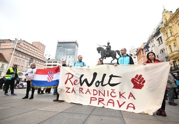 Dostavljači Wolta prosvjeduju na Trgu bana Jelačića i na Markovom trgu