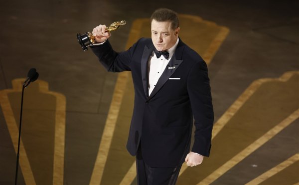 Brendan Fraser osvaja Oscara za glavnu ulogu u filmu 'Kit'