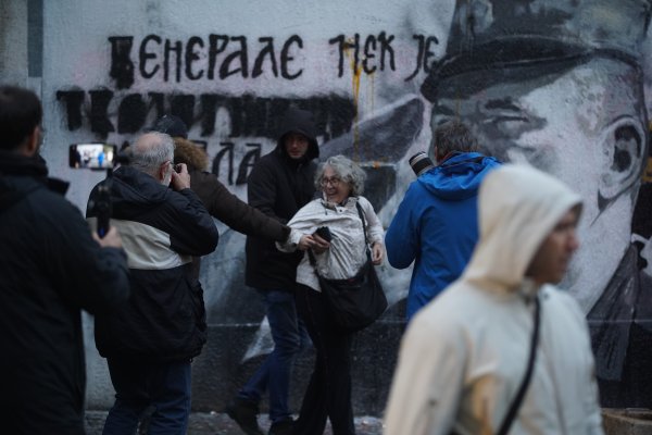 Aktivistice u Beogradu privedene nakon što su jajima gađale mural Ratka Mladića 2021. godine