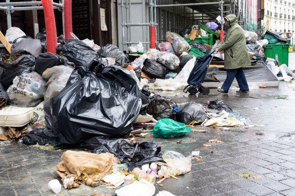 Smeće u Parizu zbog štrajka komunalaca