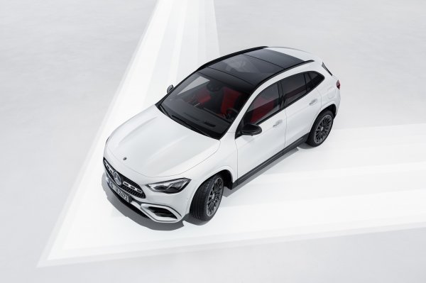 Mercedes-Benz GLA: dodatno razvijen plug-in hibridni pogon modela GLA 250 e snage 163 KS