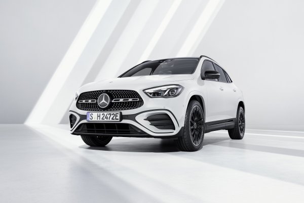 Mercedes-Benz GLA: dodatno razvijen plug-in hibridni pogon modela GLA 250 e snage 163 KS