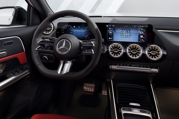 Mercedes-Benz GLA: dodatno razvijen plug-in hibridni pogon modela GLA 250 e snage 163 KS