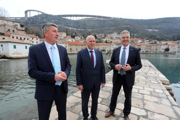 Tomislav Klarić i Branko Bačić susreli su se povodom potpisivanja  Ugovora o darovanju nekretnina