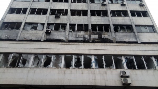 Zgrada vlade Tuzlanskog kantona, spaljena tijekom prosvjeda 2014., i danas ostaje neobnovljena tportal.hr