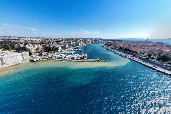 Zamućenje mora ispred zgrade Maraske u Zadru