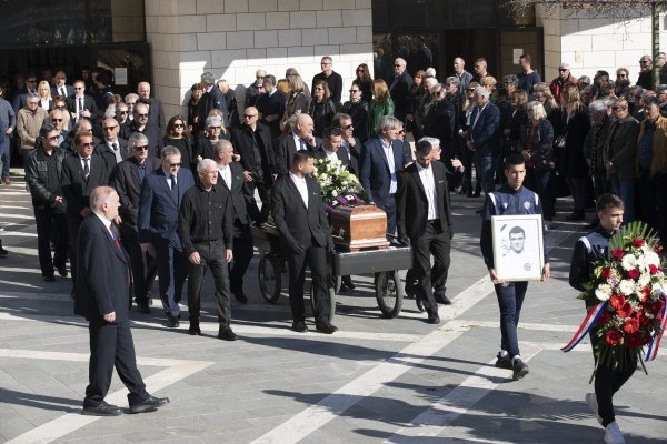 Pogreb Petra Nadoveze na groblju Lovrinac