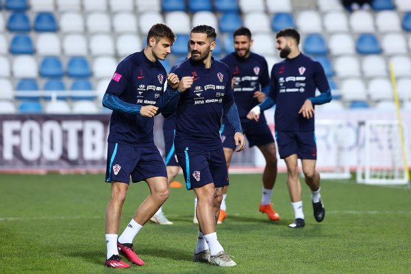 Trening hrvatske nogometne reprezentacije i posjet pripadnika Četvrte gardijske brigade