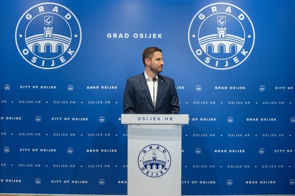Izvanredna konferencija za novinare osječkog gradonačelnika Ivana Radića o mega investiciji u Osijeku