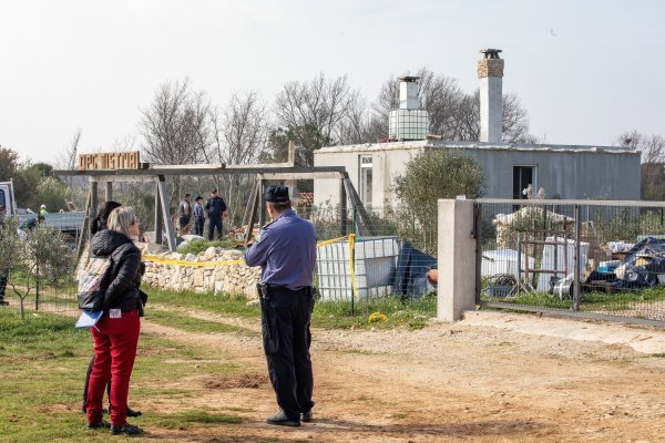 Rušenje bespravne gradnje u Istri